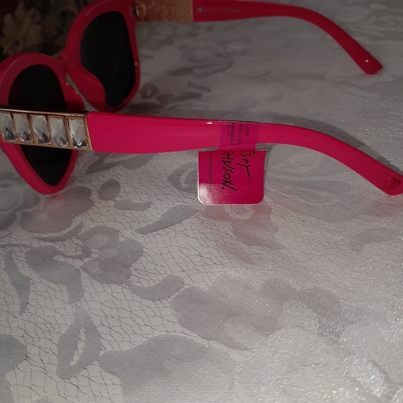 Betsey Johnson Not So Basic Sunglasses - Picture 3 of 8